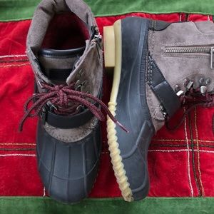 Tommy Hilfiger weatherproof boots, size 6.